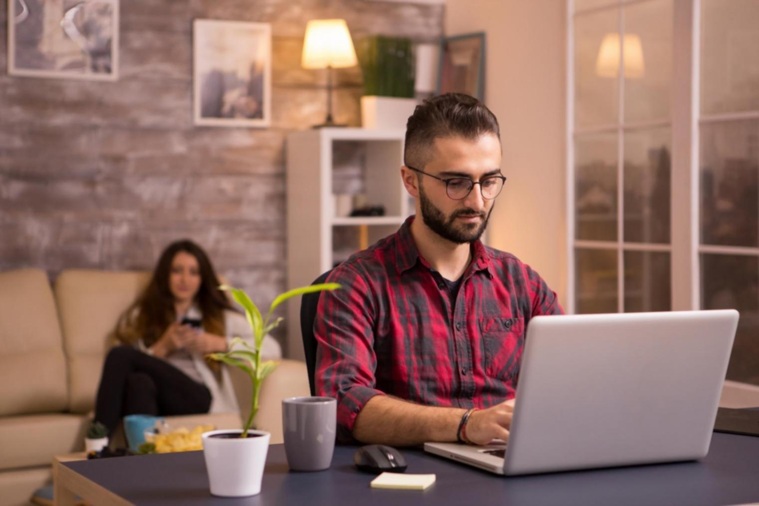 Digital expense tracking system and mobile budgeting apps